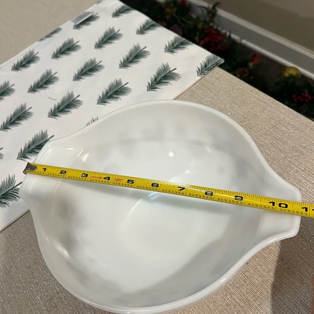 Vintage White Pyrex federal Americana Bowl
Farmhouse - Picture 7 of 7